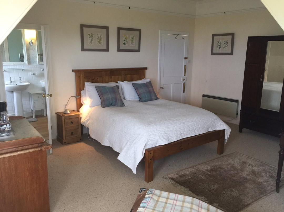 Dunlossit House B&B