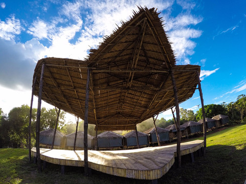 9 Huts On A Hill主图