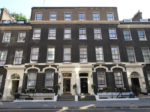 里奇芒特酒店主图