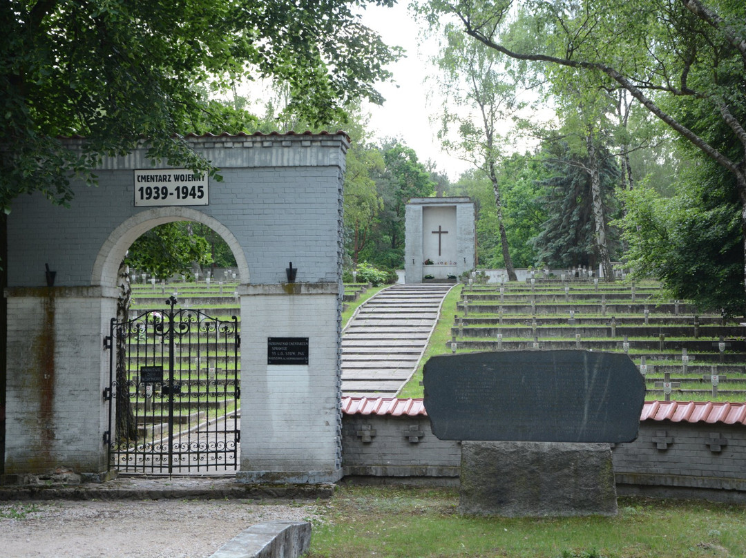 WWII cemetery in Laski景点图片
