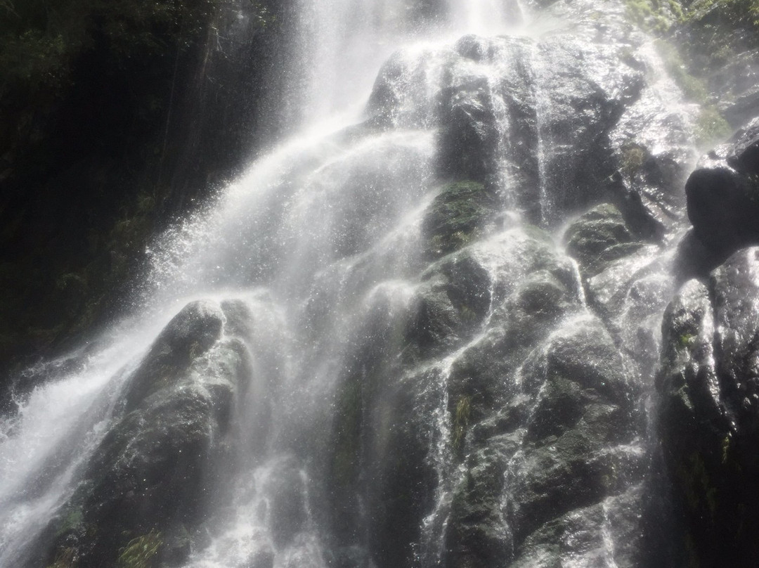 Krok E-Dok Waterfall景点图片