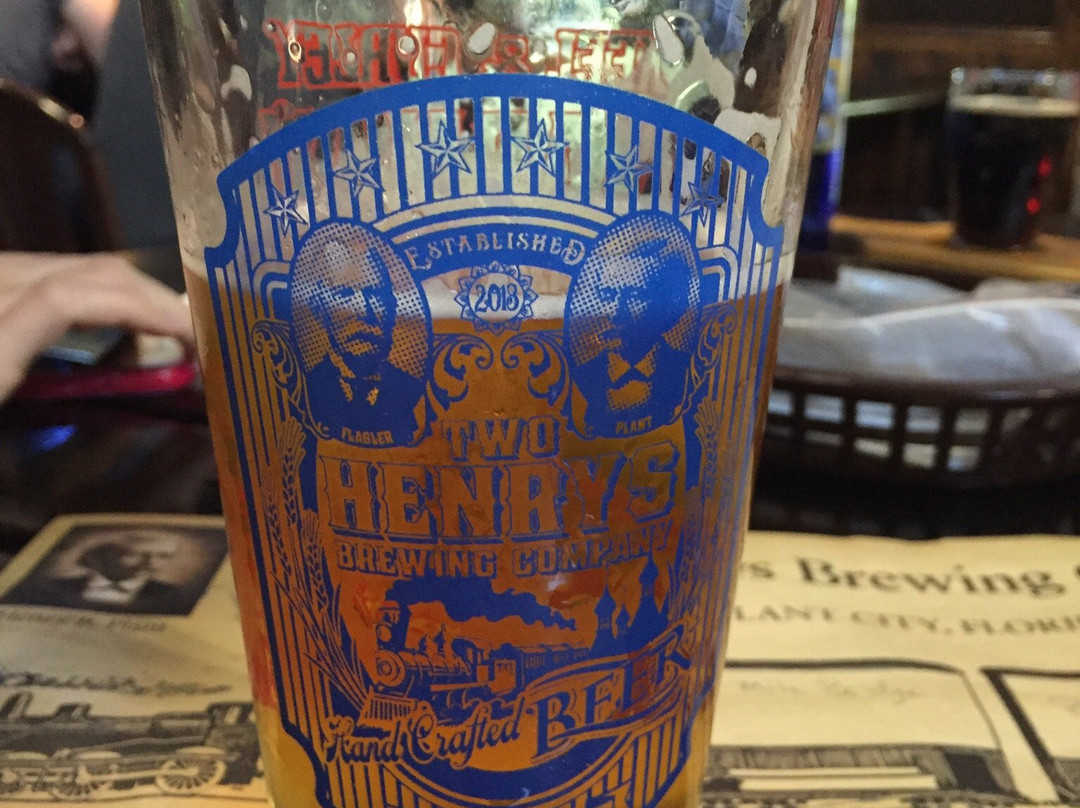Two Henrys Brewing Company Tasting Room-普兰特城必去景点