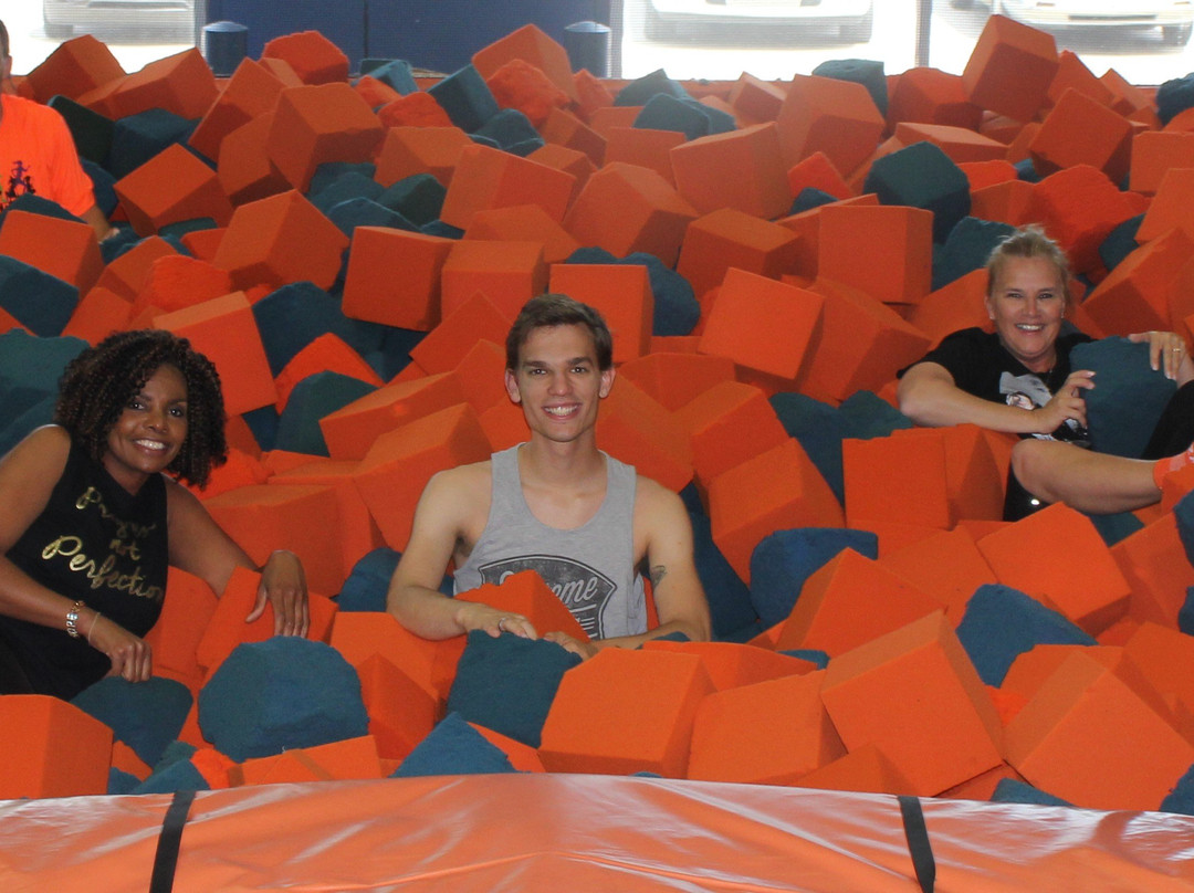 Sky Zone Indoor Trampoline Park景点图片