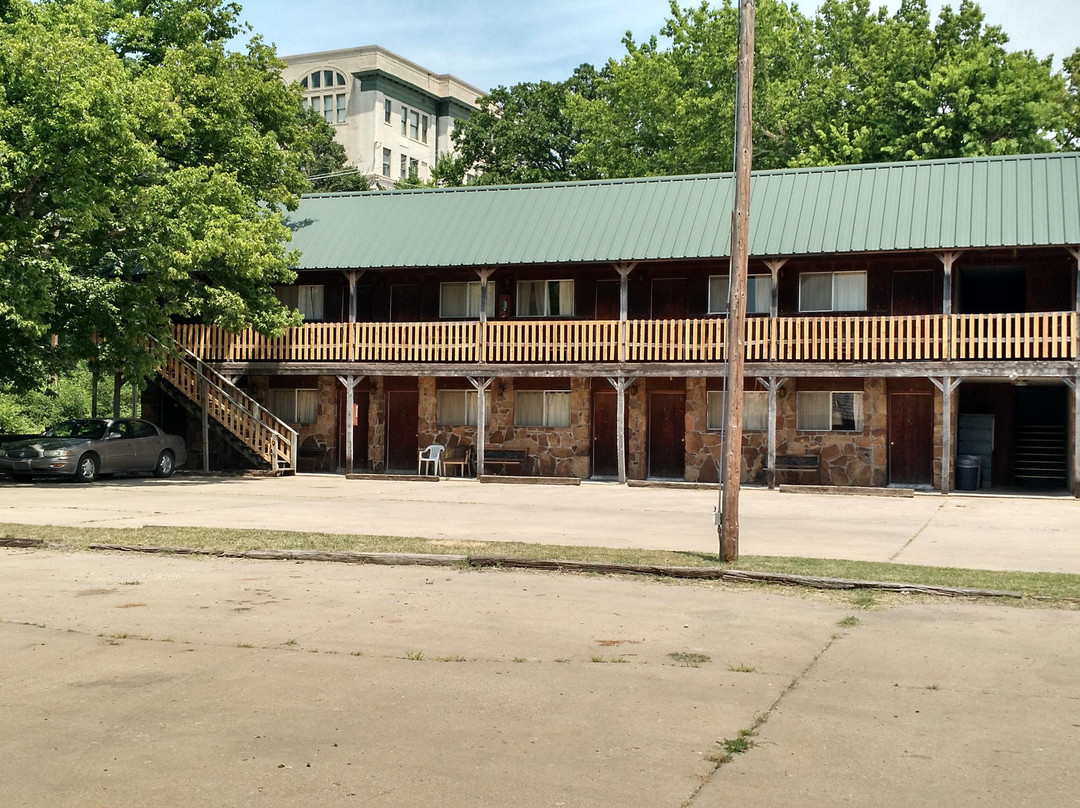 Black Gold Motel主图