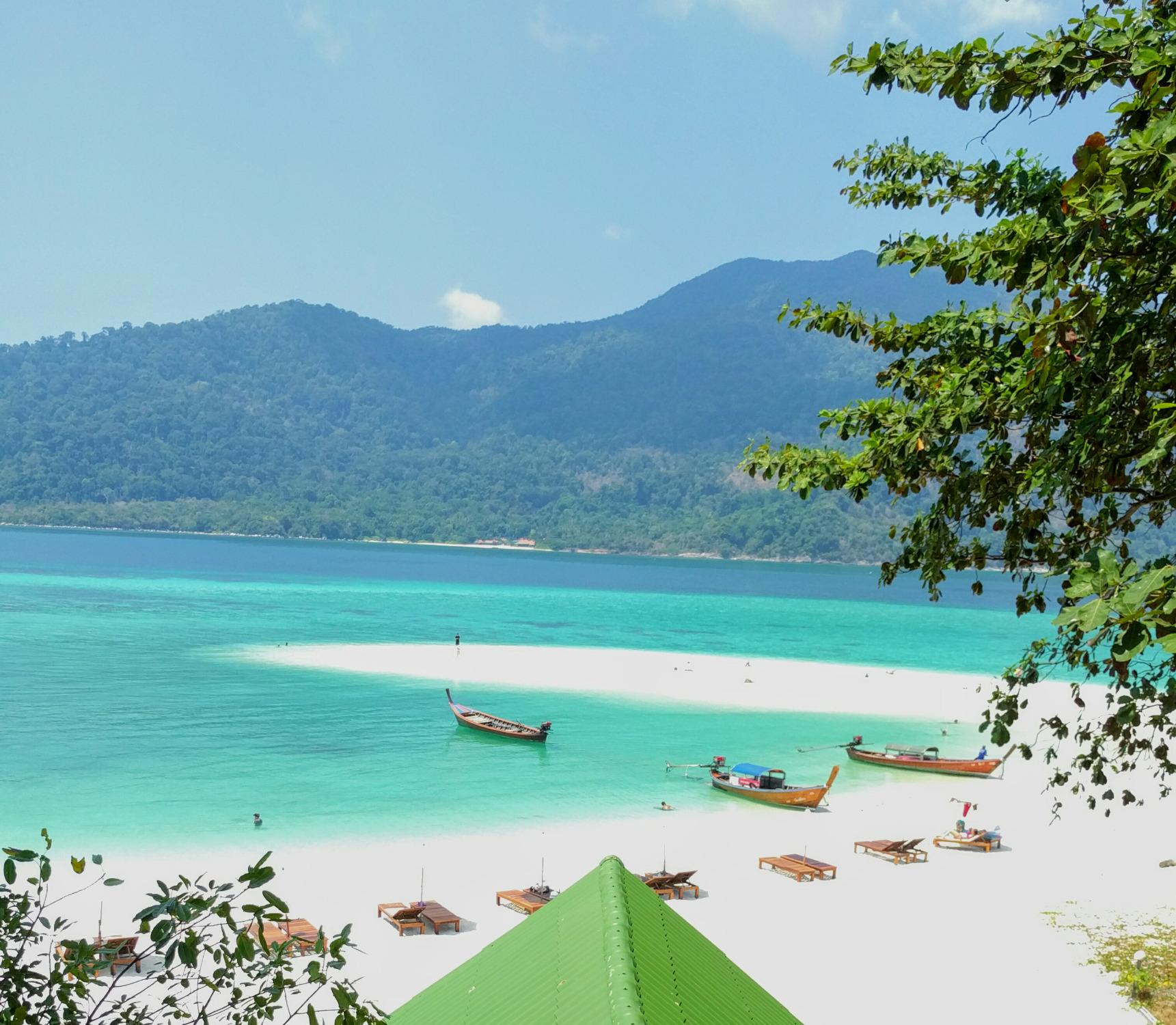 Baan Peang Por Hostel-泳池