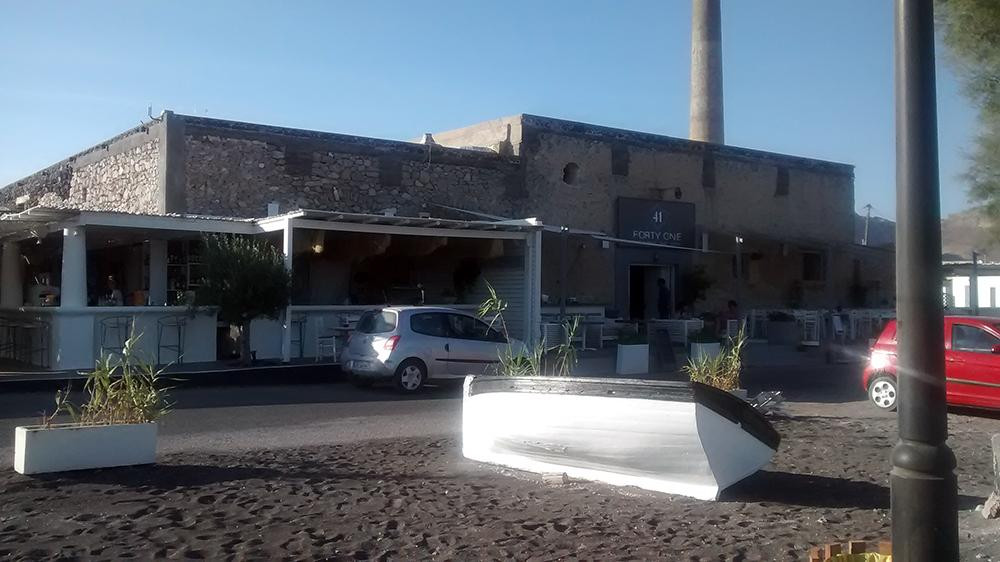 Perivolos Beach景点图片