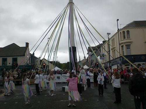 霍利伍德旅游景点-Holywood Maypole