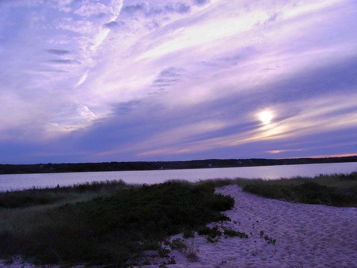 Martha's Vineyard Chamber of Commerce-Vineyard Haven必去景点