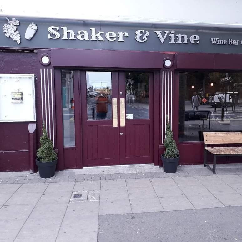 Swords餐馆和美食-Shaker & Vine Wine Bar