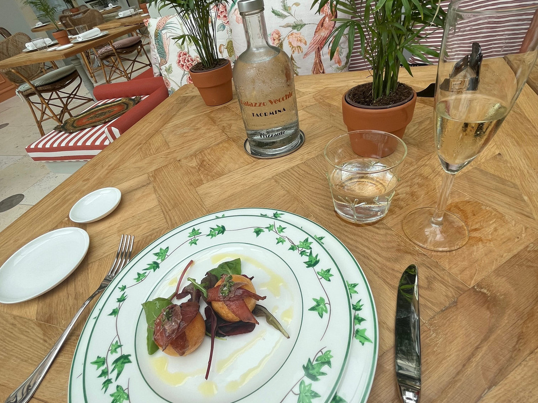陶得米纳旧宫酒店主图