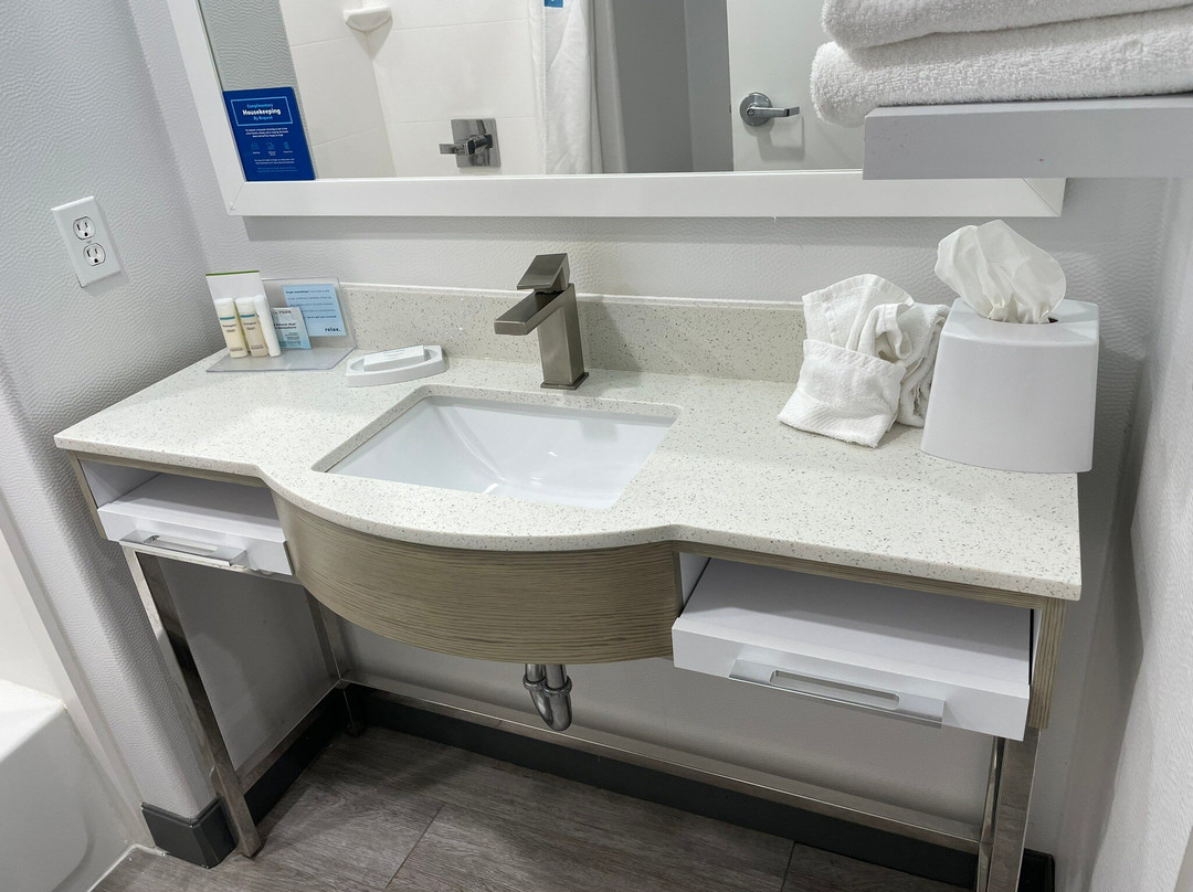 布朗伍德希尔顿恒庭酒店主图