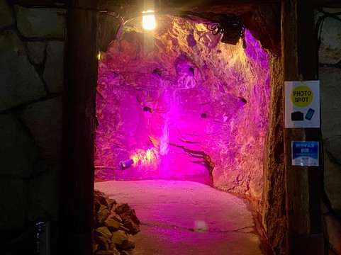 Sandanbeki Cave-白滨町必去景点