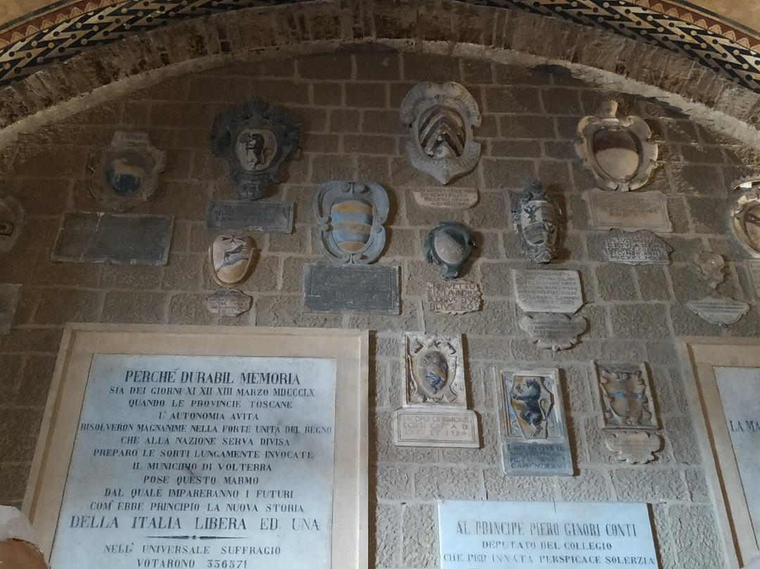 Piazza dei Priori-沃尔泰拉必去景点