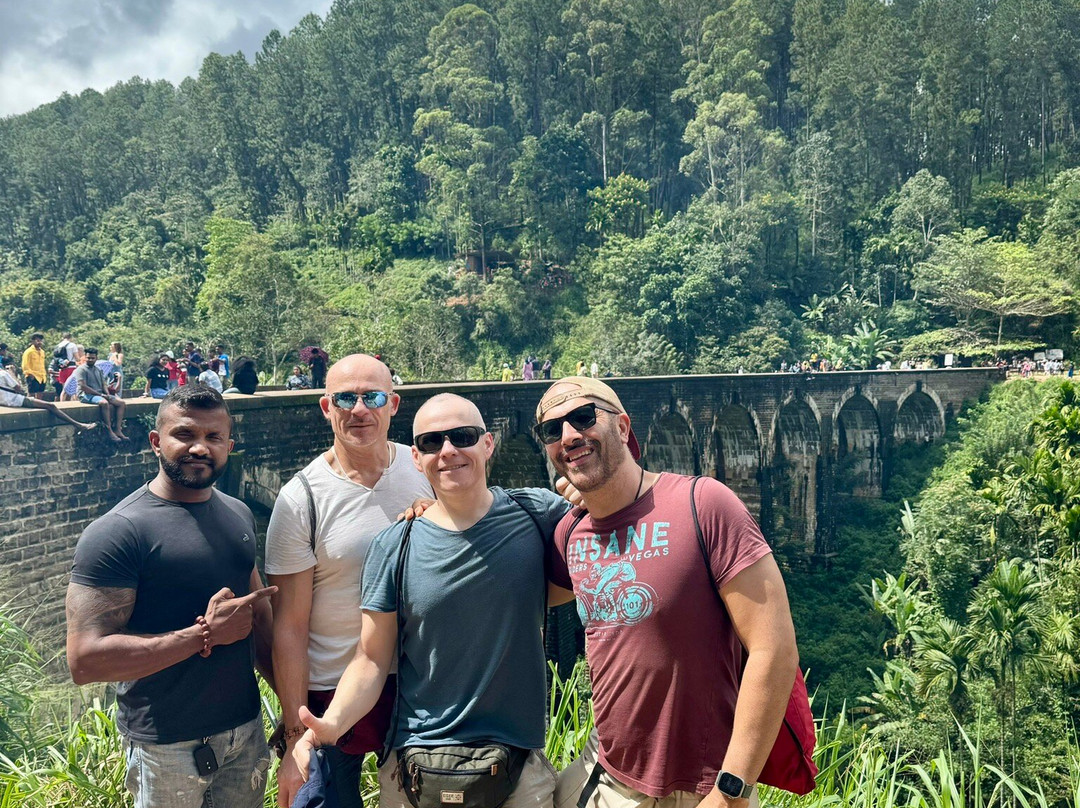 B Super Tours-锡吉里亚必去景点