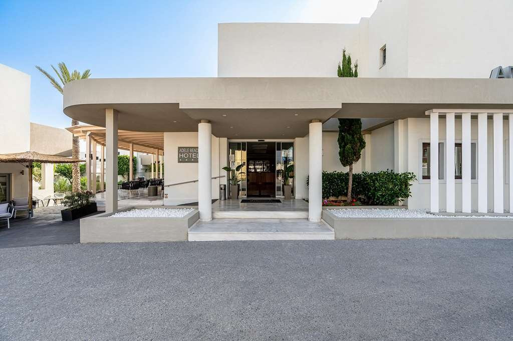 Adele Beach Hotel主图