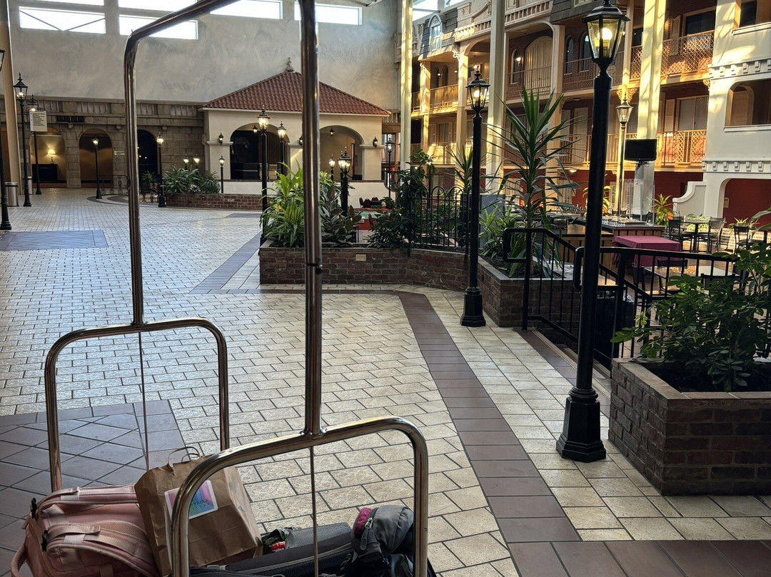 Ramada by Wyndham Topeka Downtown Hotel & Convention Center主图