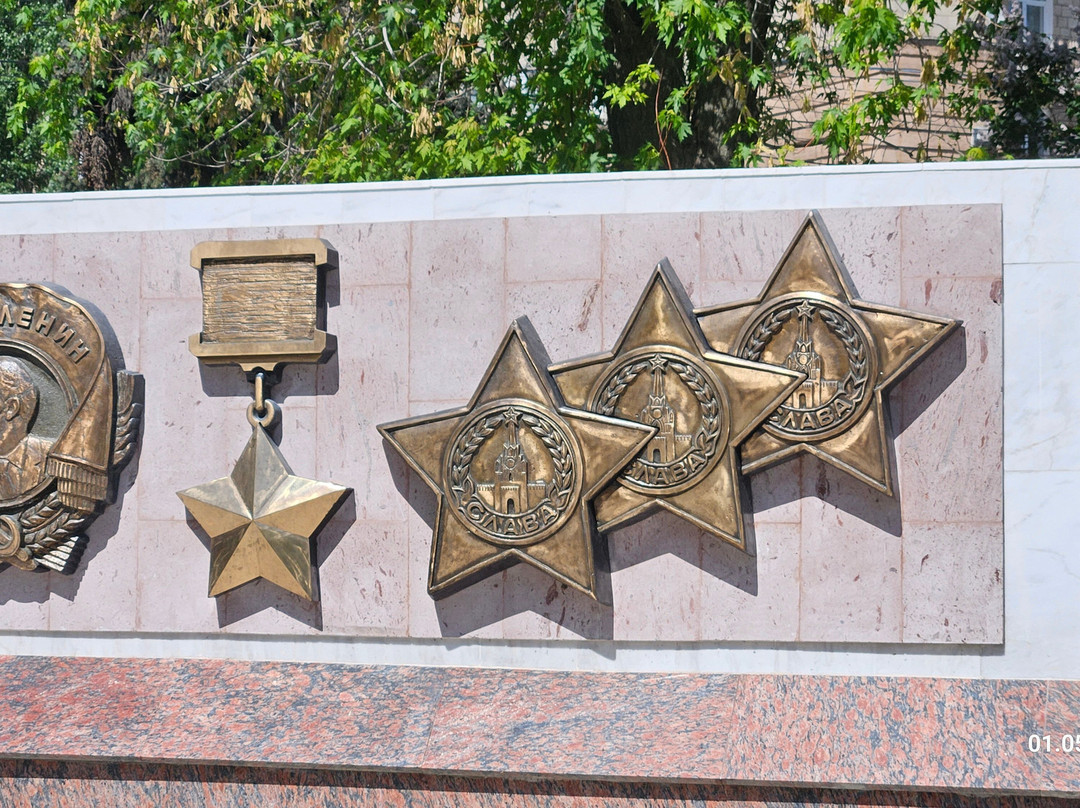 Alley of the Heroes景点图片