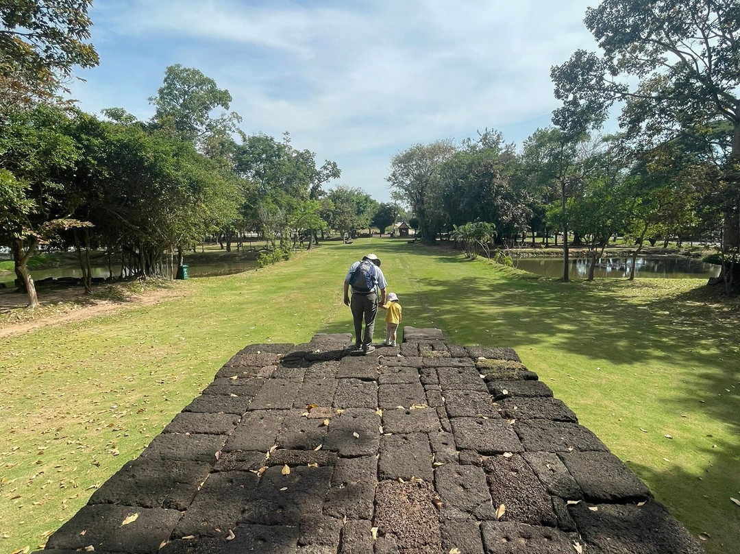 Prasat Ban Pluang景点图片