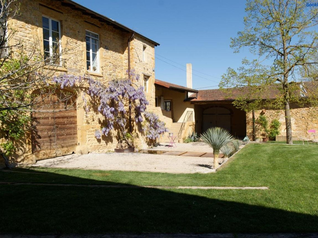 Lodges EN Pierres Dorees