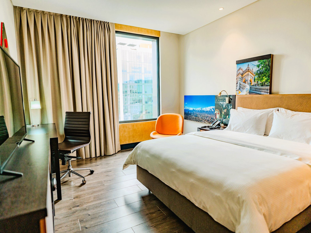 希尔顿欢朋酒店圣地亚哥拉斯孔德斯主图