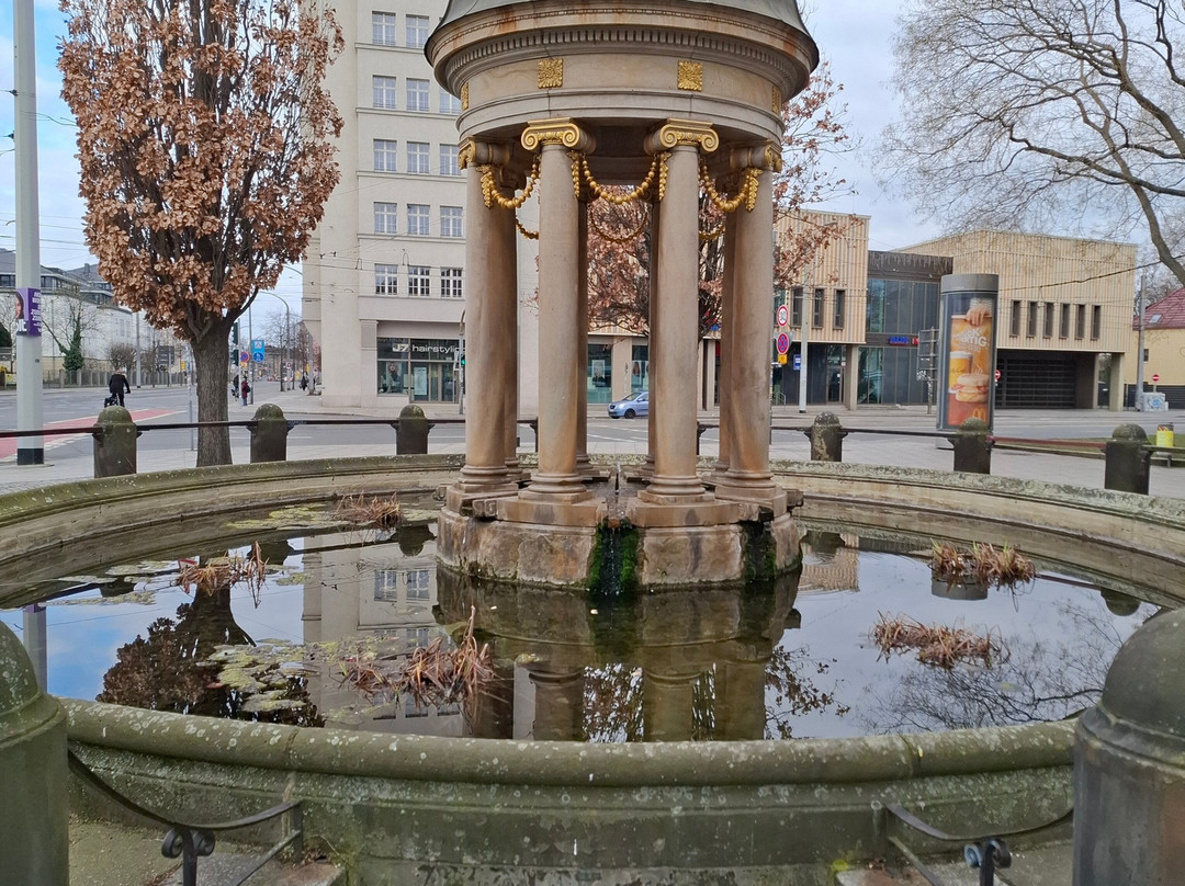 Artesischer Brunnen-德累斯顿必去景点
