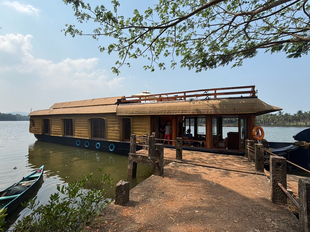 The Lotus Houseboat景点图片