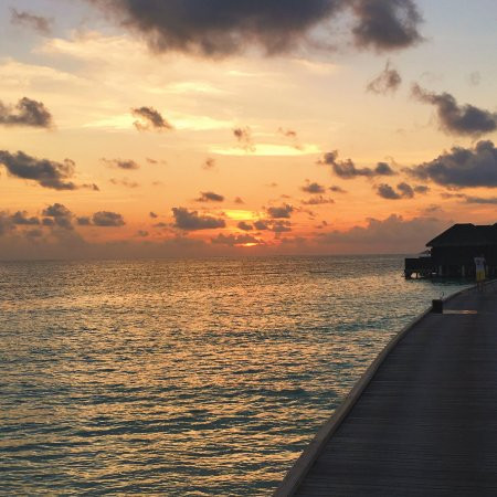 芙花芬岛PER AQUUM度假酒店主图