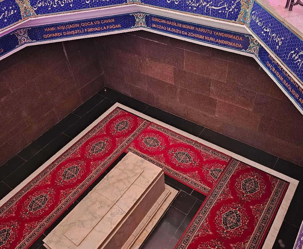 Nizami Ganjavi Mausoleum-占贾必去景点