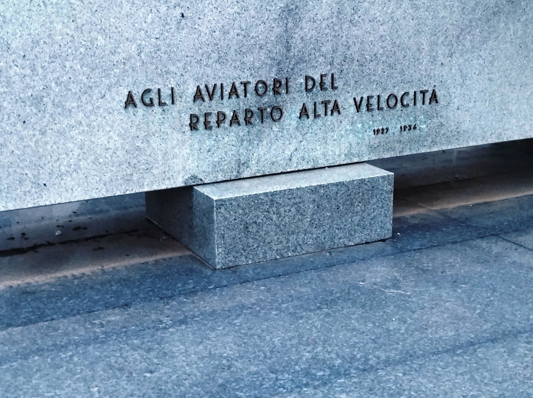 Monumento agli Aviatori del Reparto Alta Velocita-代森扎诺-德尔加达必去景点