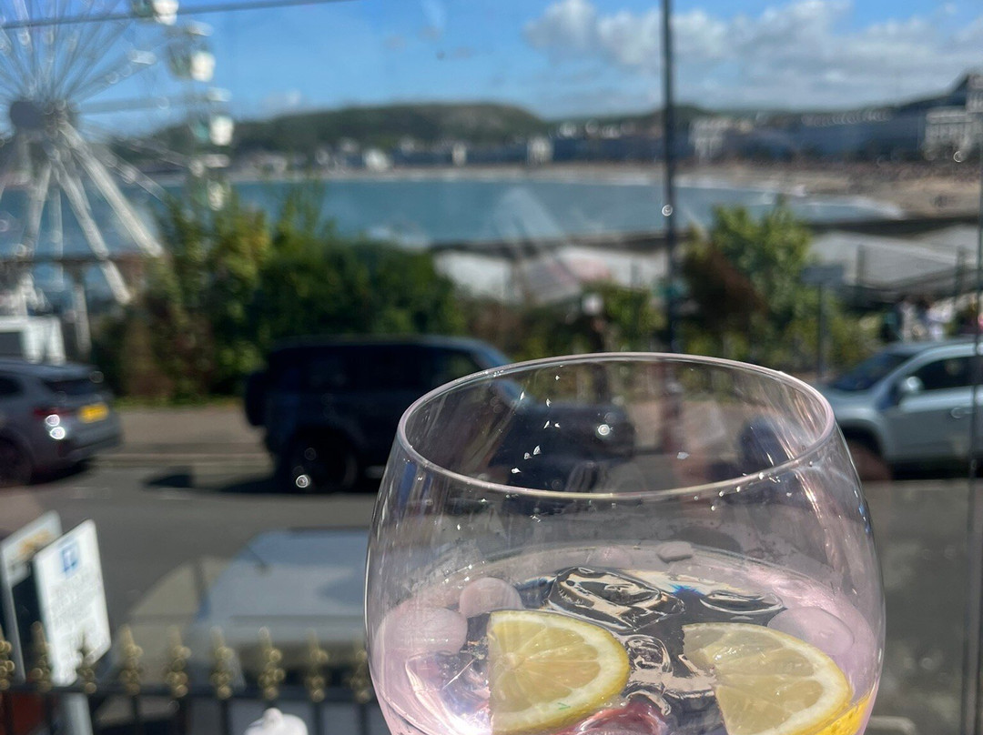 布莱恩-Y-摩尔酒店主图