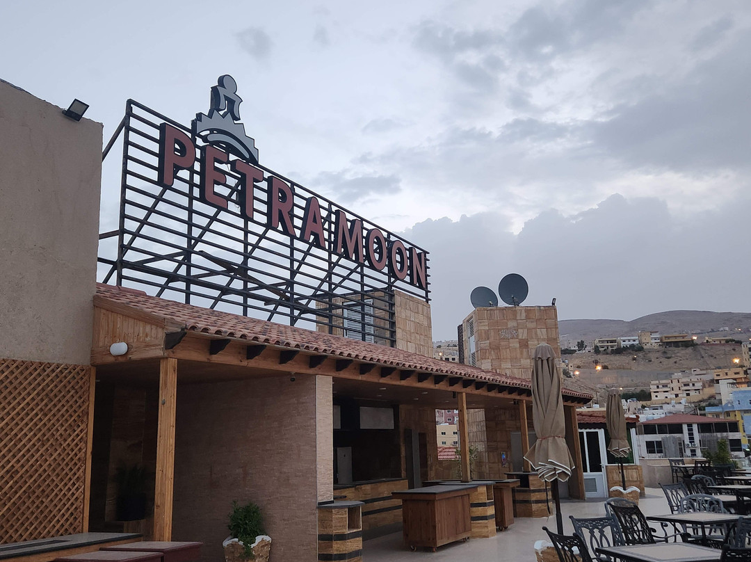 佩特拉月亮酒店主图