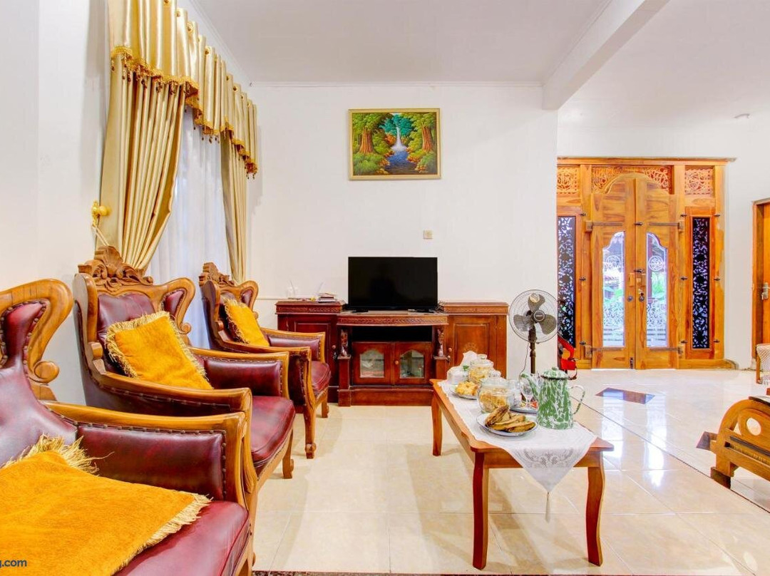 OYO 93789 Mbah Carik Homestay Syari'ah