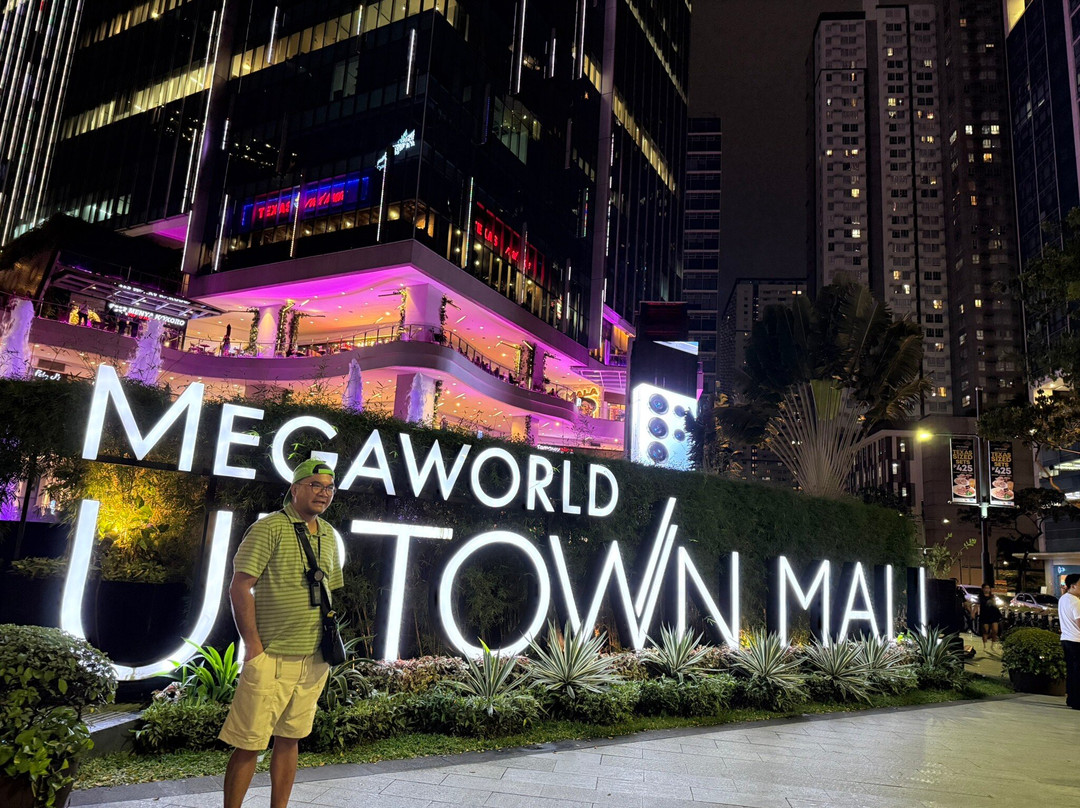 Uptown Place Mall-塔吉格必去景点