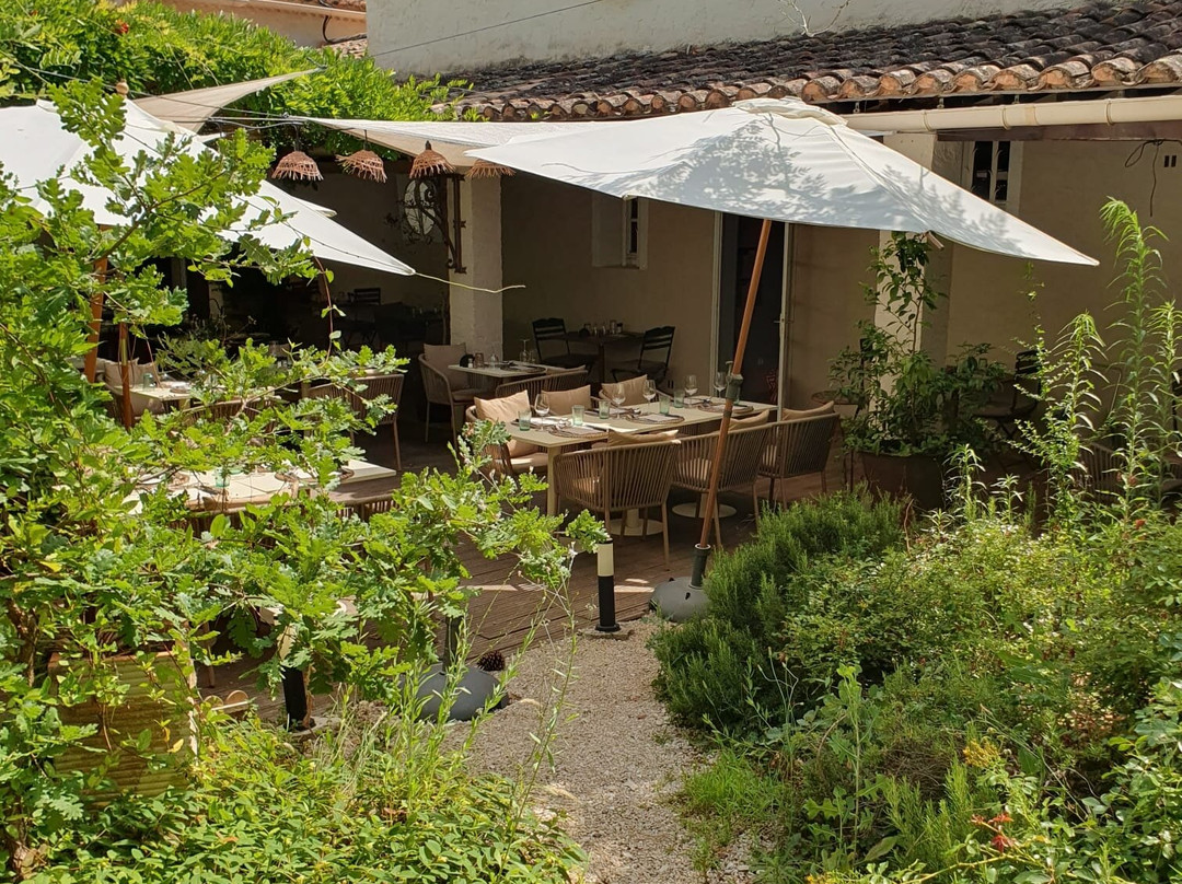 Logis Hôtel des Pins Rest. l'Esprit Jardin主图