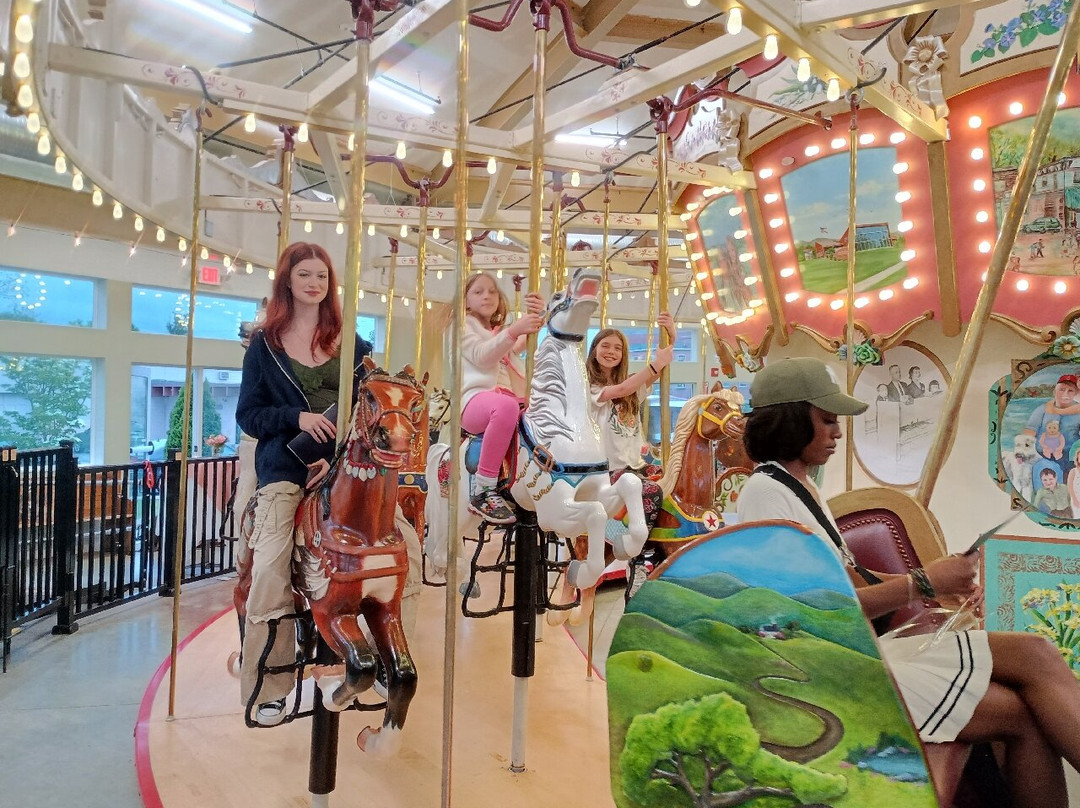 The Berkshire Carousel-皮茨菲尔德必去景点