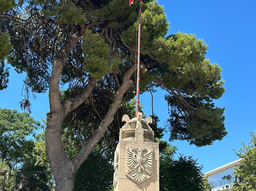 Independence Monument-夫罗勒必去景点