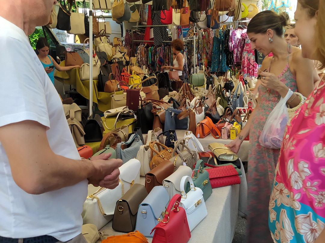 Mercato di Salò-萨罗必去景点