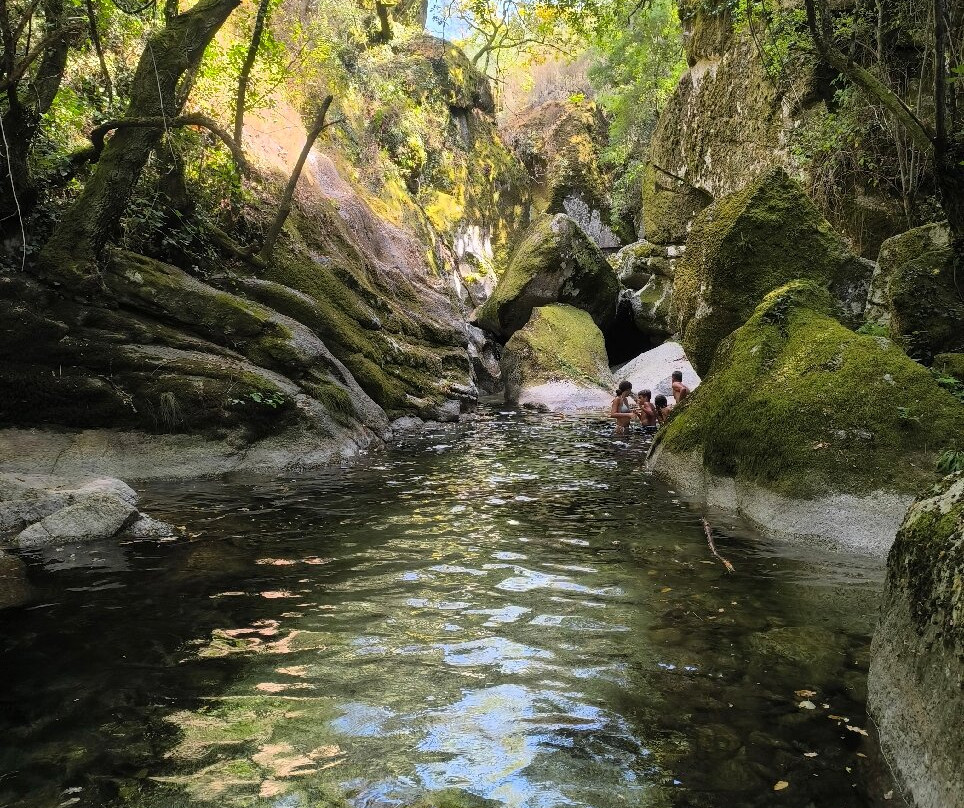 Praia Pluvial Lapa Dos Dinheiros-Lapa dos Dinheiros必去景点
