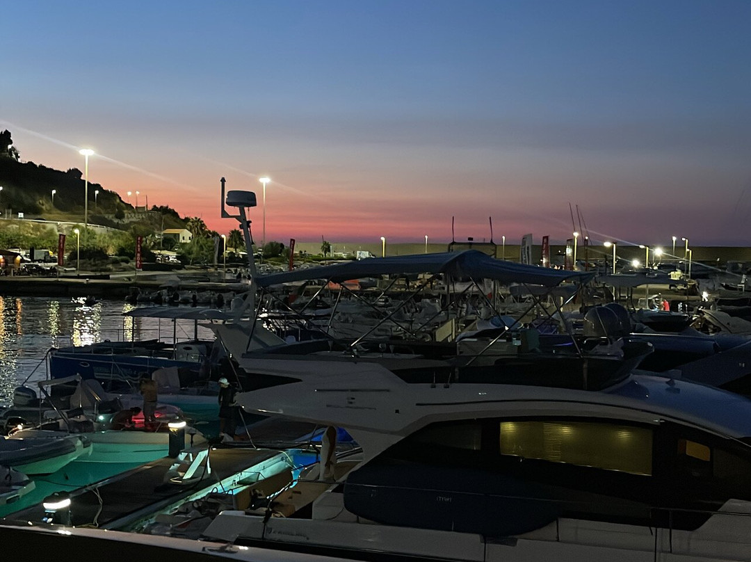 Marina Service Cefalu-切法卢必去景点