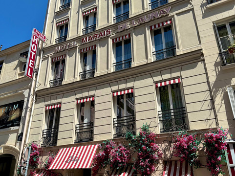 巴士底洛奈酒店主图