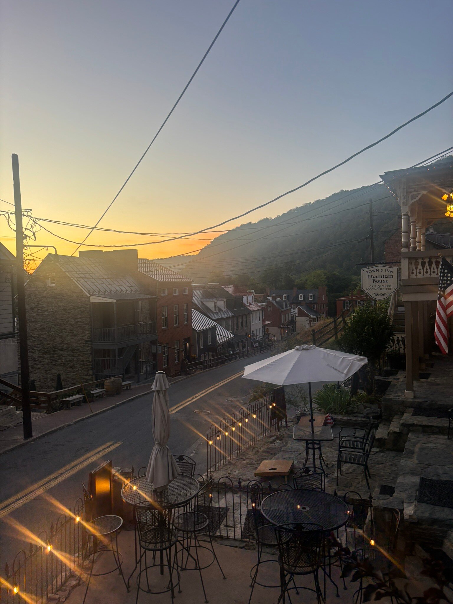 The Town's Inn-官方