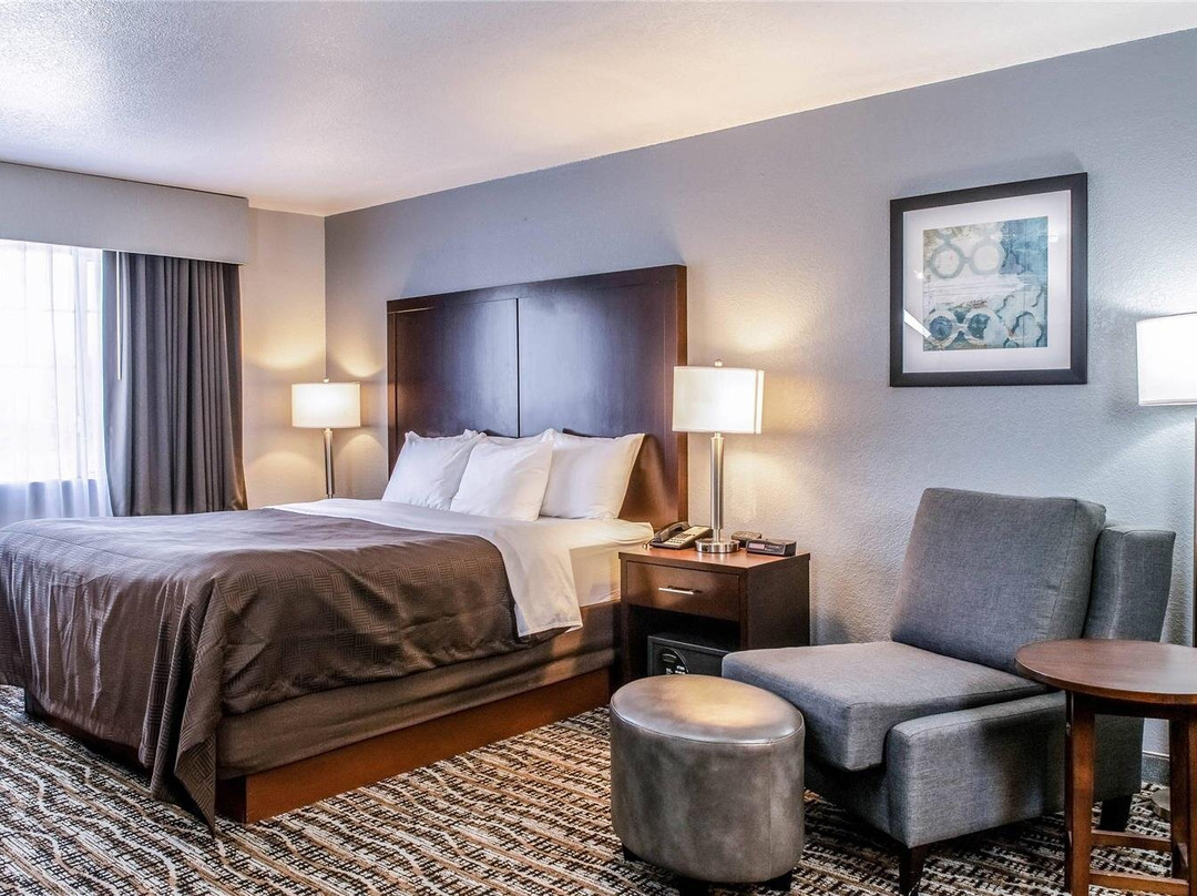 Kneeland酒店住宿-Clarion Hotel By Humboldt Bay