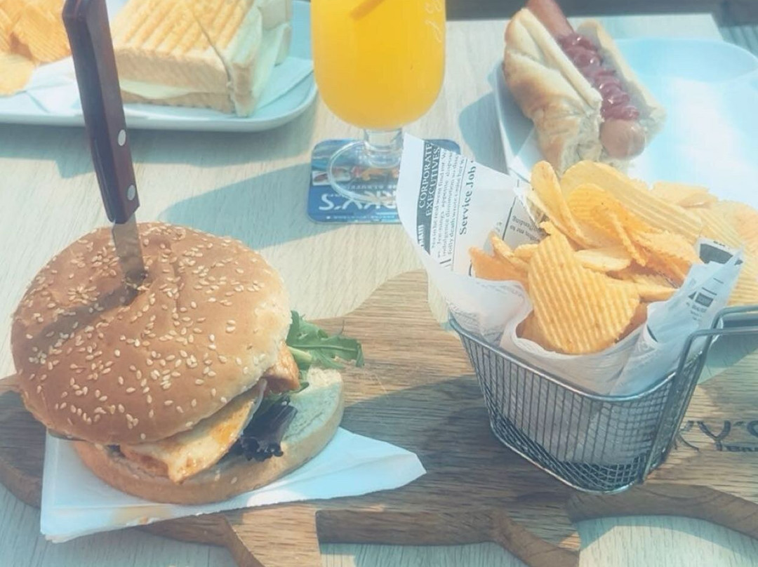 Sharky's Bar-阿尔布赞拉必去景点