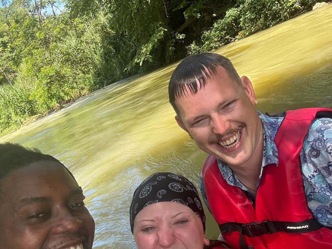 River Rapids Tubing Adventure-Rio Bueno必去景点