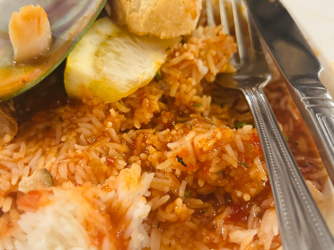 狐狸和猎犬酒店主图