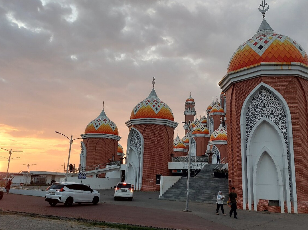 Makassar Mosque with 99 domes-孟加锡必去景点