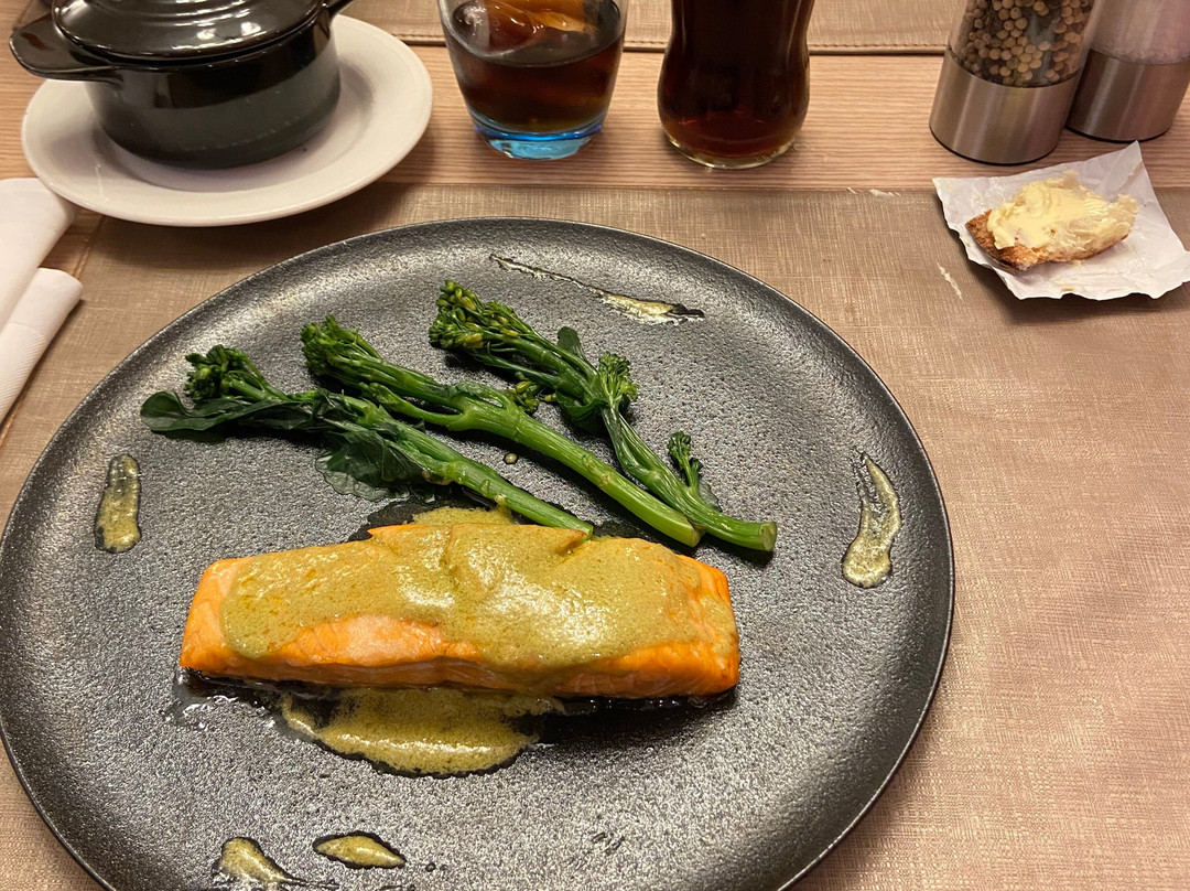 伊甸酒店主图