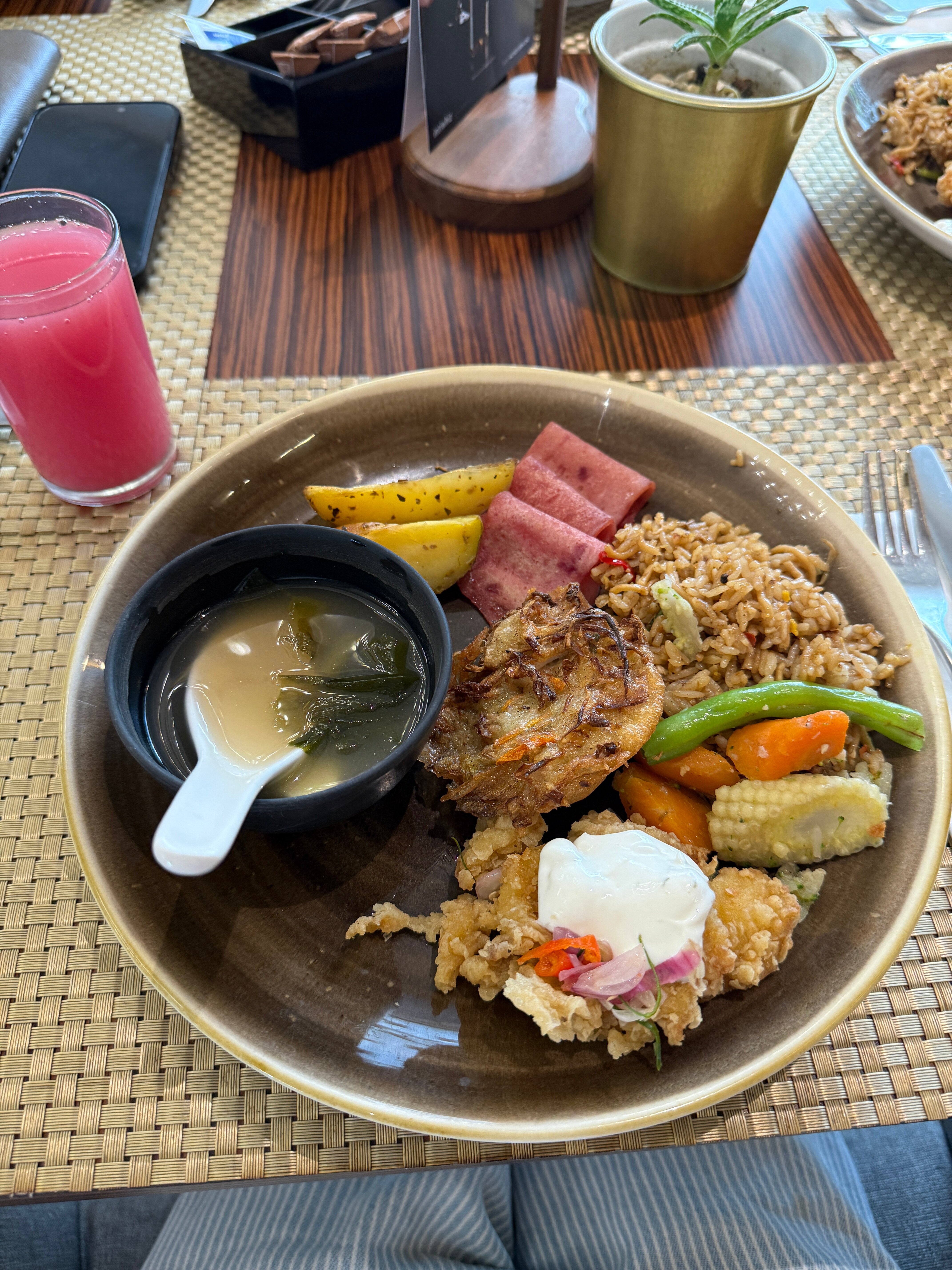 Whiz Luxe Hotel Spazio Surabaya-官方