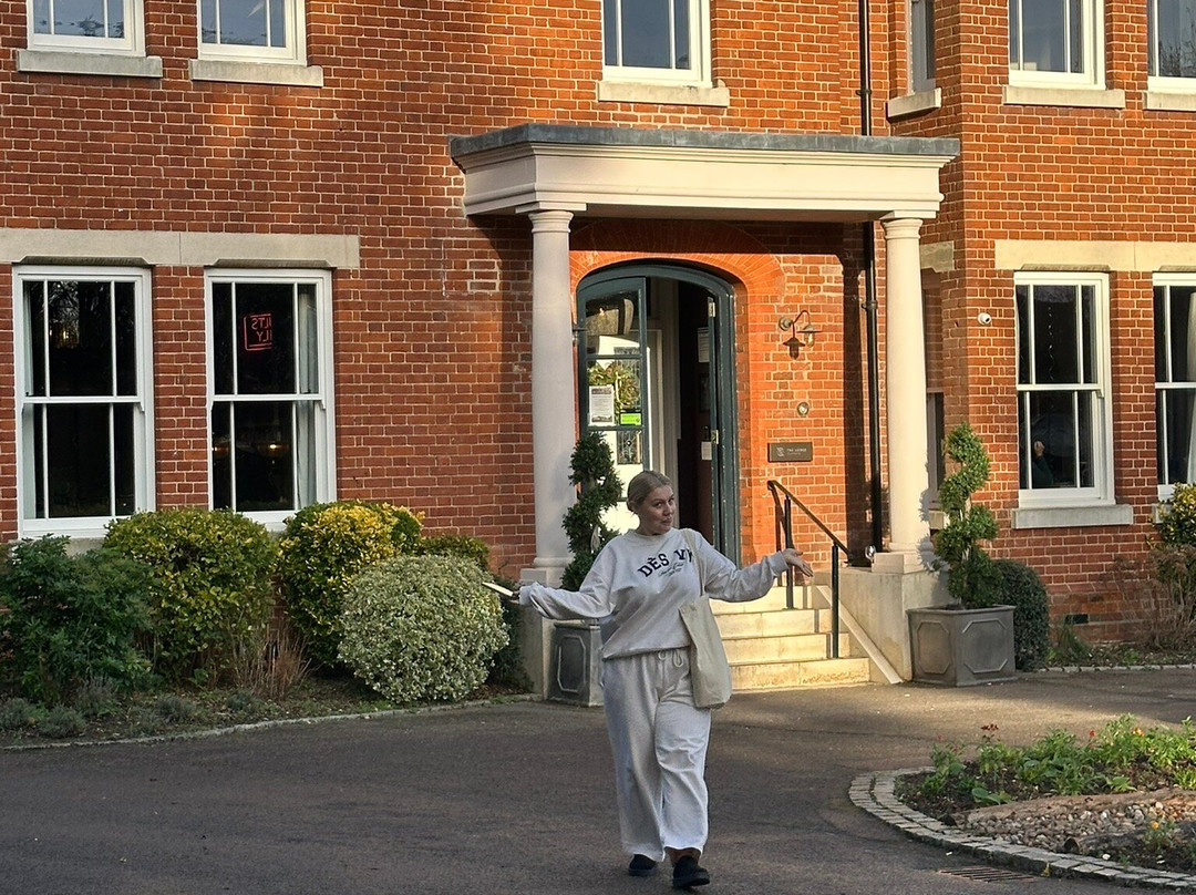 The Lodge Duxford主图