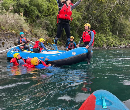 River Friends / Escuela & expediciones-巴拉斯港必去景点